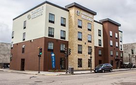 Cobblestone Hotel & Suites - Chippewa Falls